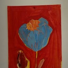 d319_tulipe_bleue_sur_fond_rouge.jpg